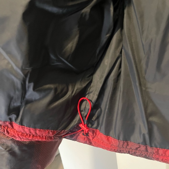 Old Navy Water Resistant Frost Free Short Puffer Jacket - Picture 9 of 9